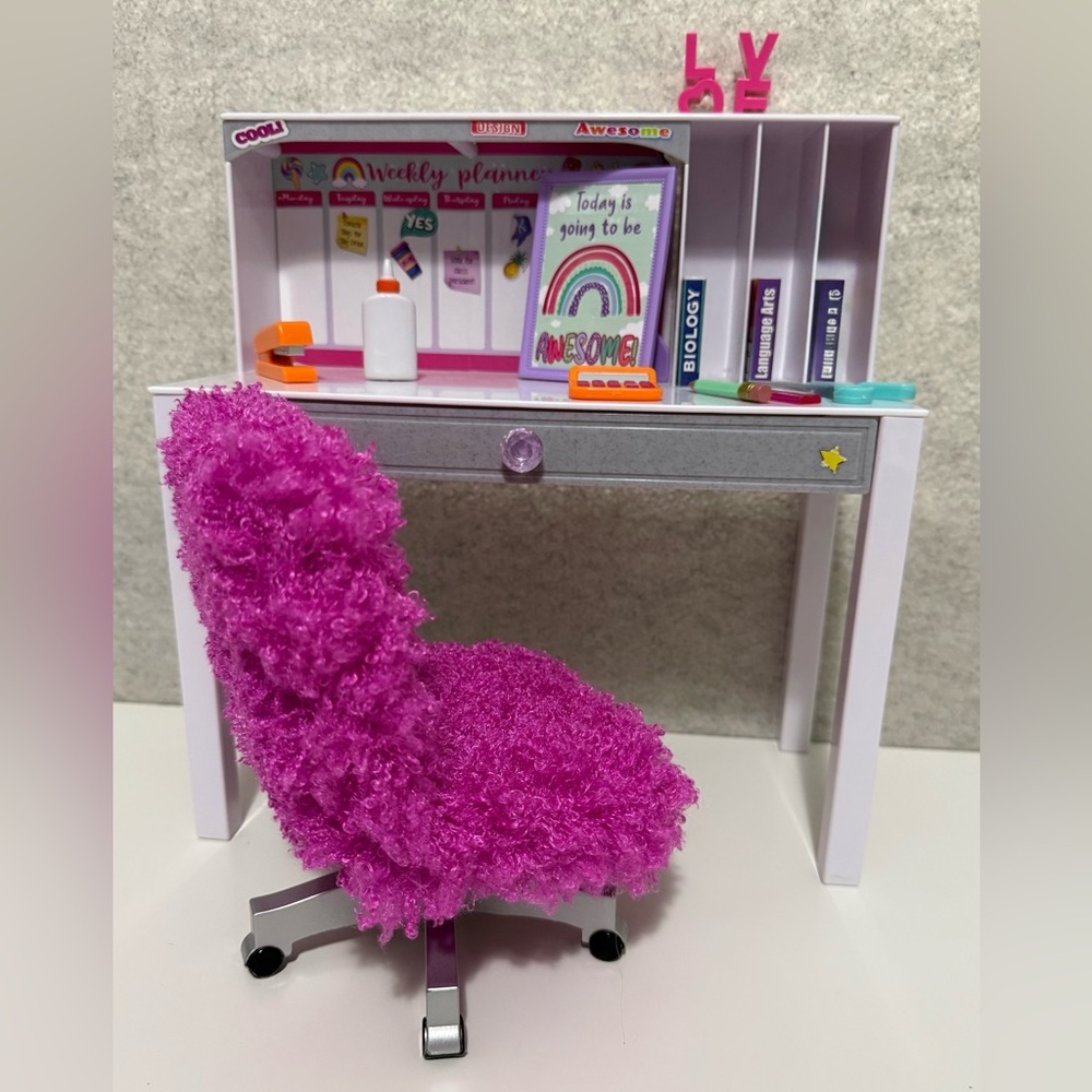 My Life Desk and assorted accessories for 18” dolls - Picture 2 of 11